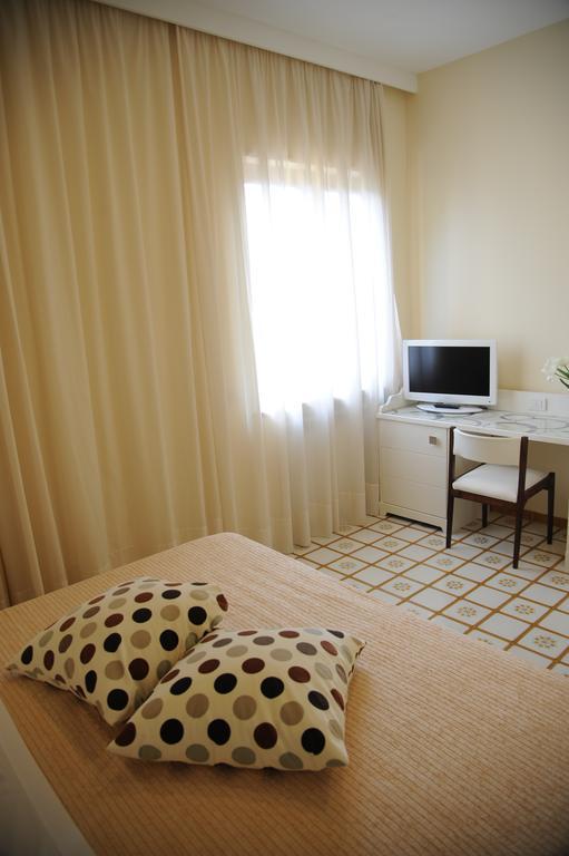 ホテル ヴィア カポ ルームス ソレント 部屋 写真
